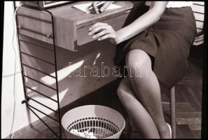 cca 1968 Különféle termékek reklámja (konyhai eszközök, szemüveg, porszívó, keksz, cigaretta, italok...