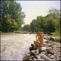 cca 1994 A partra vetett sellő esete, Menesdorfer Lajos (1941-2005) budapesti fotóművész hagyatékábó...