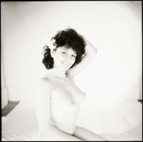 Kebelbarátnők, eltérő helyszíneken, különböző időpontokban és több fotómodell közreműködésével készü...