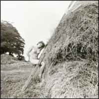 cca 1982 Fotótréning a tanyán, Menesdorfer Lajos (1941-2005) budapesti fotóművész hagyatékából, 5 db...