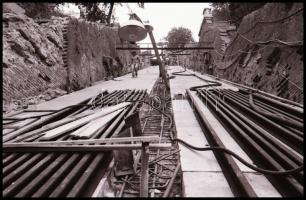 1985 Buda, a Sikló építése, 75 db vintage NEGATÍV, 24x36 mm