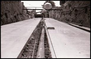 1985 Buda, a Sikló építése, 75 db vintage NEGATÍV, 24x36 mm