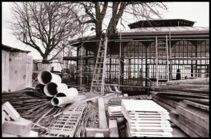 1985 Buda, a Sikló építése, 75 db vintage NEGATÍV, 24x36 mm