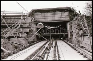 1985 Buda, a Sikló építése, 75 db vintage NEGATÍV, 24x36 mm