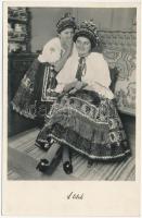 A titok. Sárközi leányok, magyar folklór / Hungarian folklore from Sárköz, girls