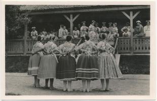 Kalocsai népviselet, magyar folklór / Hungarian folklore, peasant costumes from Kalocsa