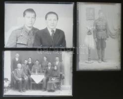 cca 1943-1947 Katonákról készült műtermi felvételek, Mosonyi Antalné kiskunfélegyházi fényképész műtermében készült 21 db vintage üveglemez NEGATÍV, 6x9 cm és 15x10 cm között