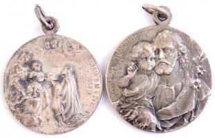 2 db ezüstözött vallásos érem medál formában, d: 3 cm