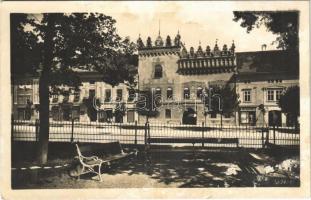 Lőcse, Levoca; Thurzov dom / Thurzo-Haus / Thurzó ház, üzletek. Elek Singer kiadása / old house, mansion, shops (fl)