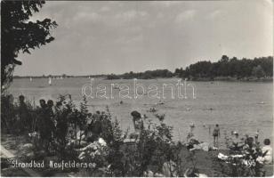 1959 Lajtaújfalu, Neufeld an der Leitha; Újfalusi tó, fürdőzők, evezős csónak, vitorlások. Verlag Foto Egelseer / Neufelder See / lake, beach, bathers, rowing boats, sailboats (EK)