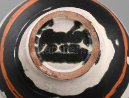 Gorka Lívia (1925-2011): Narancs-fekete csíkos füles kínáló tál.  Festett, mázas kerámia, jelzett, b...