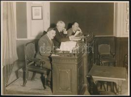 cca 1920-1930 Bírói testület, fotó, 23×17 cm