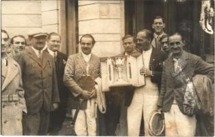 Kassa, Kosice; teniszezők díjserleggel / tennis players with award goblet, sport. Ritter Nándor photo (fl)