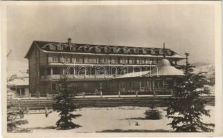 1944 Kőrösmező, Yasinia, Yasinya, Jaszinya, Jassinja, Jasina; "Budapest" üdülő és turistaszálló télen. Erődi felvétele / tourist hotel, holiday resort in winter