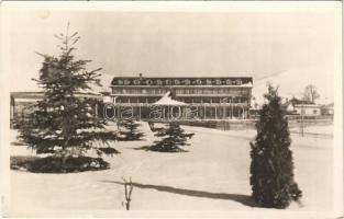 1944 Kőrösmező, Yasinia, Yasinya, Jaszinya, Jassinja, Jasina; "Budapest" üdülő és turistaszálló télen. Erődi felvétele / tourist hotel, holiday resort in winter