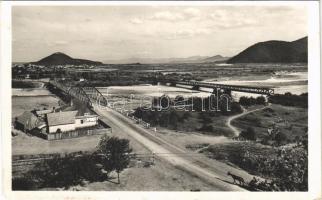 1941 Huszt, Chust, Khust; látkép, vasúti híd, vár. Ifj. Szuhay István kiadása / general view, railway bridge, castle (ragasztónyom / glue marks)