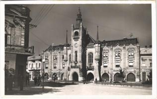 Munkács, Mukacheve, Mukacevo; Városháza, Básch Izsák, Falkovics Testvérek, Krausz üzlete, Dr. Gottesmann féle Salvator Drogéria, gyógyszertár, Pannonia könyvnyomda / town hall, shops, pharmacy, printing house