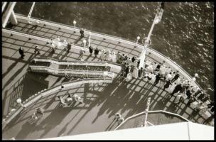 Vegyes témájú fotónegatívok negatívtartó tasakokban