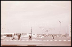 Vegyes témájú fotónegatívok negatívtartó tasakokban