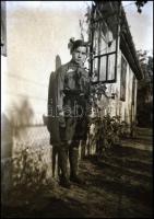 A BSzKRt dolgozói és egyenruhái, 17 db fotónegatív, 6×5 és 10×6 cm közötti méretekben