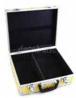 Műanyag koffer fém pántokkal, elválasztó elemmel, zárral, 2 db kulcs, jó állapotban, 28×34x12  cm