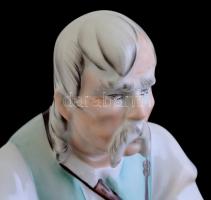 Zsolnay nagyméretű kézzel festett porcelán szalonnázó búsuló juhász szobor, jelzett, hibátlan, 32 cm