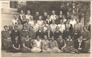 1927 Lugos, Lugoj; leányiskola csoportkép / girl school, group photo. Fot. Sig. Tarkó