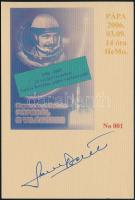 2005 25 éve járt Farkas Bertalan magyar űrhajós a világűrben. A 2006-ban róla írt kötet dedikált emlékíve 1-es sorszámmal, alkalmi bélyegzéssel 8x12 cm
