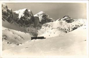 1937 Tátra, Magas-Tátra, Vysoké Tatry; Velká Studená dolina, Zbojnícka chata / menedékház télen / chalet, tourist house in winter