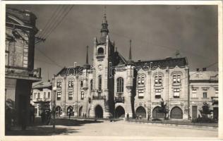 Munkács, Mukacheve, Mukacevo; Városháza, Básch Izsák, Falkovics Testvérek, Krausz üzlete, Dr. Gottesmann féle Salvator Drogéria, gyógyszertár, Pannonia könyvnyomda / town hall, shops, pharmacy, printing house (EK)