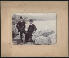 1906 Abbazia fotó karton keretben. Keret: 18x14 cm