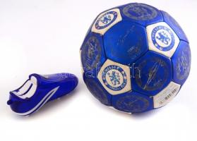 Chelsea focilabda, kopottas állapotban + Chelsea cipő alakú műanyag persely, 6x15,5 cm
