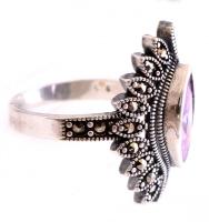 Ezüst(Ag) gyűrű, rózsaszín kővel, jelzett, méret: 55, bruttó: 5,2 g