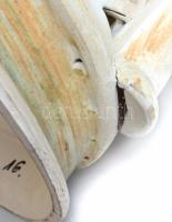 Két zenész a pavilonban, mázas kerámia, jelzés nélkül, repedésekkel, m: 42 cm, d: 23 cm. Jótékonyság...