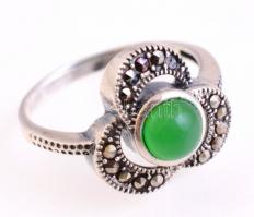 Ezüst(Ag) markazitos, zöld köves gyűrű, jelzett, méret: 57, bruttó: 4,06 g
