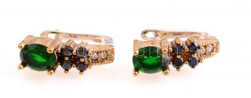 Aranyozott ezüst(Ag) zöld köves fülbevalópár, jelzett, h: 2 cm, bruttó: 8,51 g