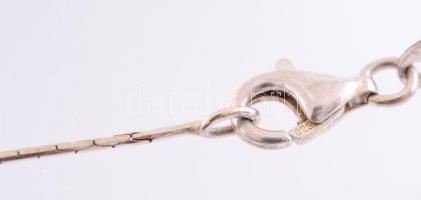 Ezüst(Ag) nyaklánc, gránátköves medállal, jelzett, h: 40 cm, bruttó:  8,18 g