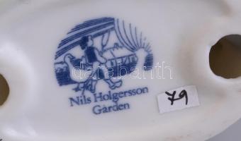 Nils Holgersson svéd porcelán figura, kézzel festett, jelzett, kis kopásnyomokkal, m: 12 cm