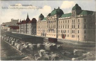 1913 Pozsony, Pressburg, Bratislava; Cs. és kir. hadtestparancsnoksági épület, rakpart, vár. Kaufmann kiadása / K.u.K. Army Headquarters, quay, castle (EK)