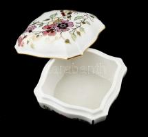Zsolnay pillangó mintás bonbonniere. Kézzel festett, jelzett, hibátlan. 11x11 cm
