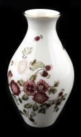 Zsolnay virág mintás váza és hamutál. Kézzel festett, jelzett, hibátlan. m: 13 cm, 12 cm