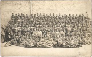 1915 Wien, Vienna, Bécs XXIII. Inzersdorf, katonák csoportképe / K.u.K. military, soldiers. photo (EK)