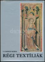 V. Ember Mária: Régi textíliák.A Magyar Nemzeti Múzeum kincsei. Bp., 1980, Corvina. Fekete-fehér képekkel illusztrált. Kiadói egészvászon-kötés, kiadói papír védőborítóban, jó állapotban.