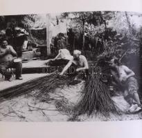 Tamás Ervin-Révész Tamás: Búcsú a cigánytelepektől. Bp., 1977, Kossuth. Nagyon gazdag fekete-fehér f...