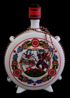 Hollóházi porcelán kulacs, magyaros mintával. Barackpálinka. Matricás, jelzett, hibátlan. 22 cm