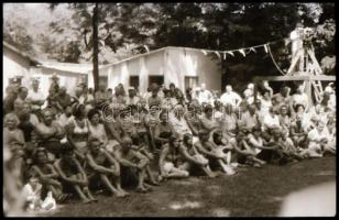 cca 1960-1970 Göd, úttörőtábor, 17 db negatív kocka