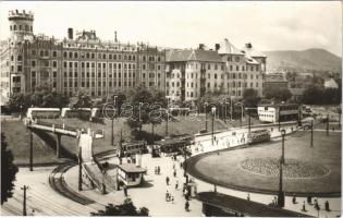 Budapest II. Moszkva tér (ma Széll Kálmán tér), Postapalota, villamosok, autóbuszok. Képzőművészeti Alap Kiadóvállalat