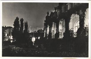 1941 Balatonkenese, Fővárosi üdülőhely, Székesfővárosi Alkalmazottak Segítőalapja tulajdona, esti felvétel a nagyszállóról (EK)
