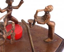 Art deco zenekar. réz és bakelit figurák. 11x11x7 cm