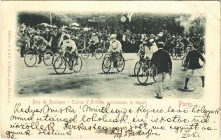 1899 Paris, Bois de Boulogne. Course dArtistes parisiennes, le départ / Parisian artists race, ladies on bicycle (EK)